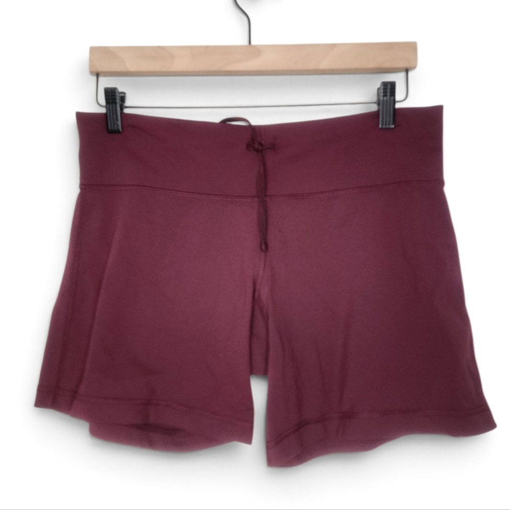Lululemon 5.5" Drawstring Waist Shorts in Maroon Size 8